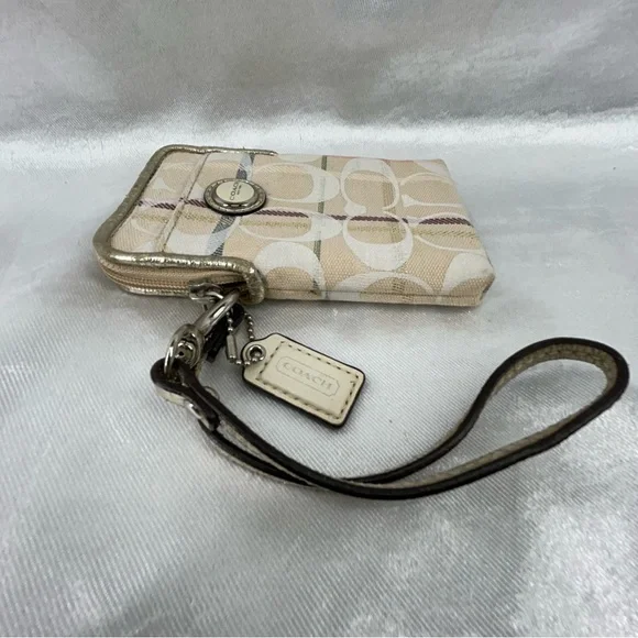 Coach Vintage Wristlet - Picture 6 of 11